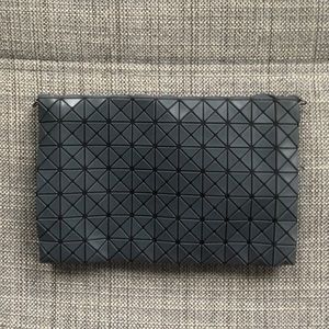 Geometric style crossbody bag